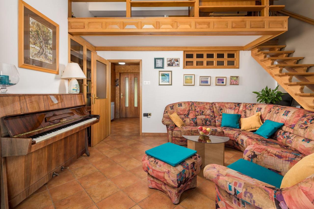 Apartment Magda With A Parking Space And Sea View Риека Экстерьер фото