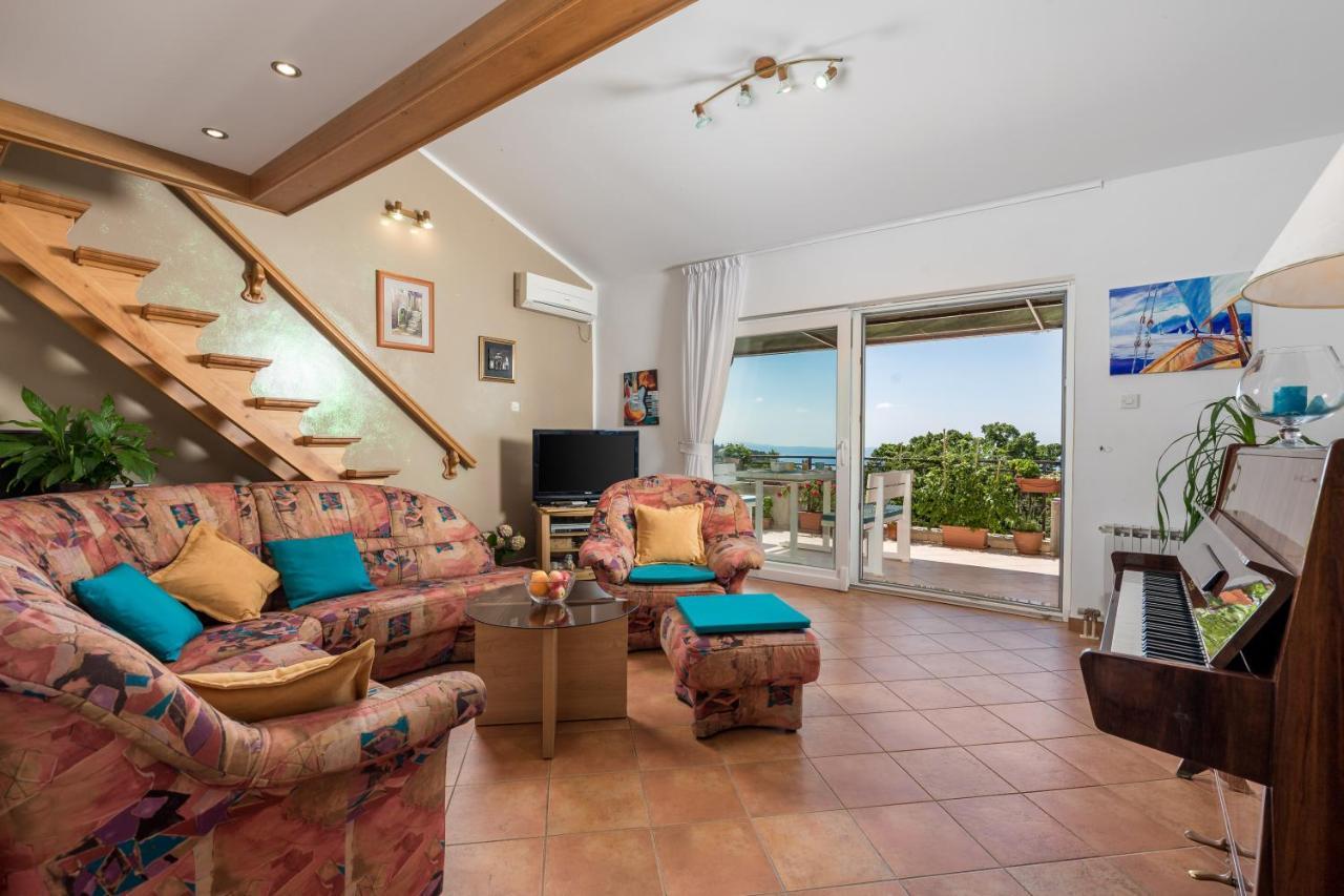 Apartment Magda With A Parking Space And Sea View Риека Экстерьер фото