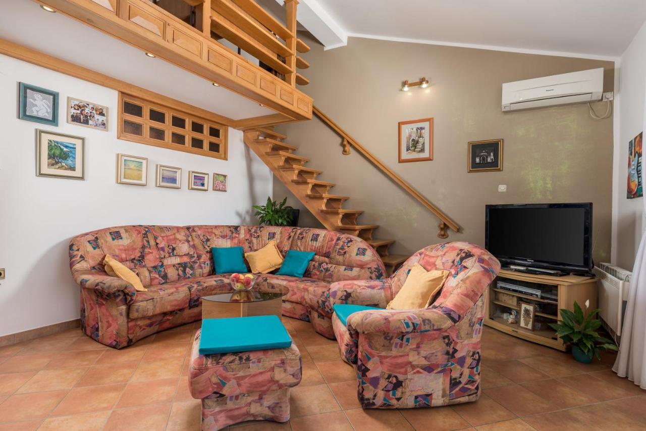 Apartment Magda With A Parking Space And Sea View Риека Экстерьер фото