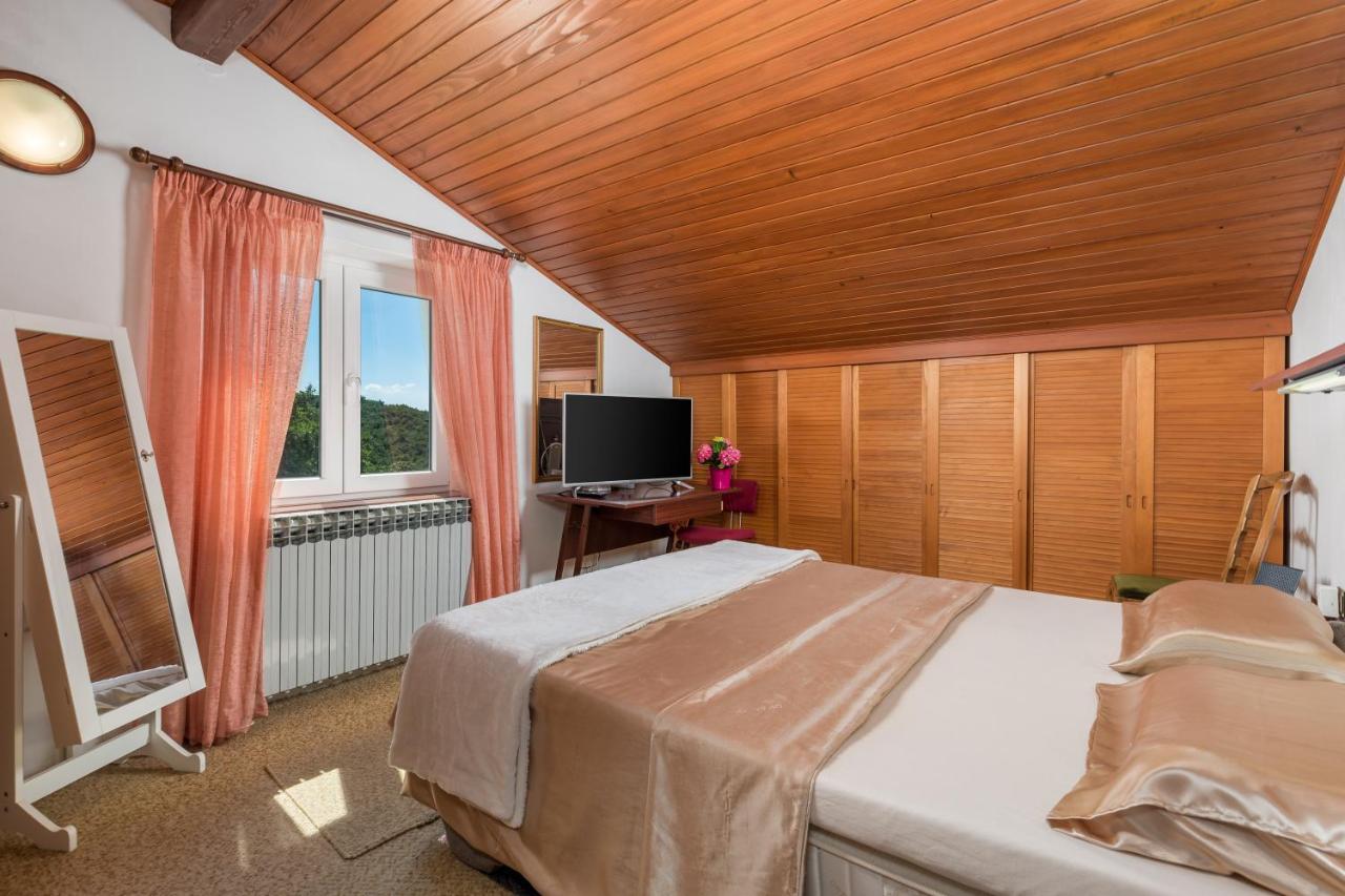 Apartment Magda With A Parking Space And Sea View Риека Экстерьер фото